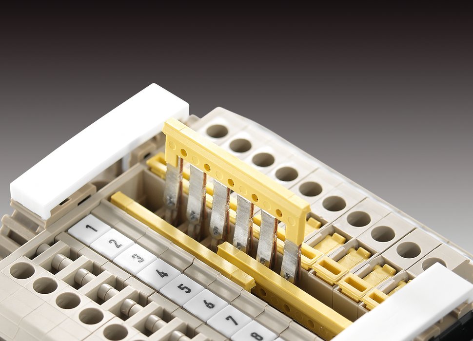 Weidmüller's 'WMF' family of terminal blocks – simple and precise routing and distribution in process engineering plants and power generation facilities. – World renowned, robust and uncomplicated connectivity. – Plug and Play routing. – Terminal blocks facilitate clear arrangement of electrical systems